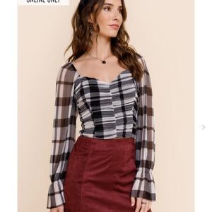 New with tags.Francesca’s Lily Star Long sleeve plaid ruched blouse.
